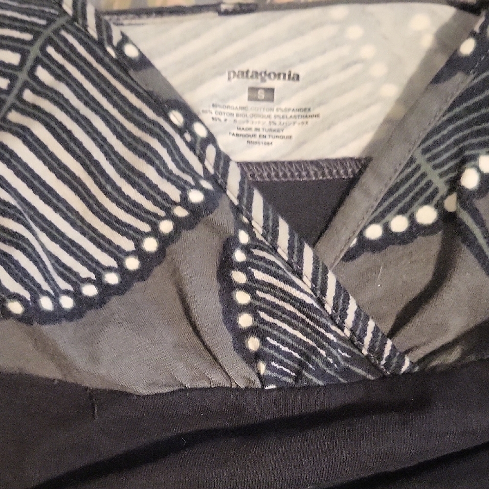 Patagonia Black and Gray V-Neck Top